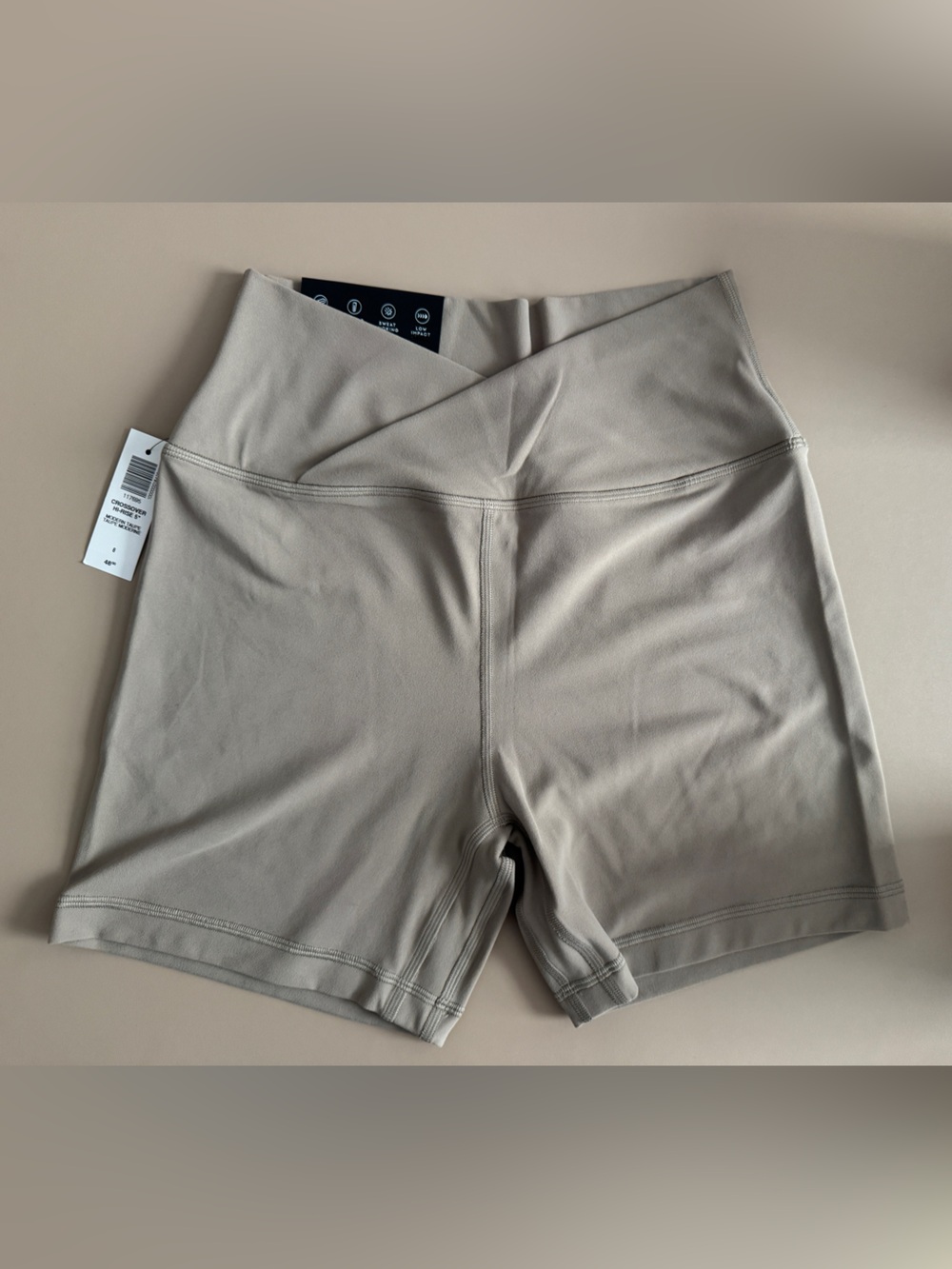 NWT Aritzia Golden Butter Crossover 5” Hi-Rise Bike Shorts, Modern Taupe, 8